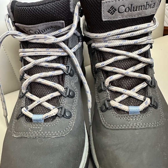 Columbia Women's Hiking Boots 9 - Picture 10 of 10